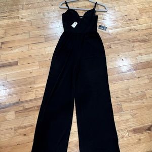 BRAND NEW NEVER WORN WITH TAGS : black express jumper